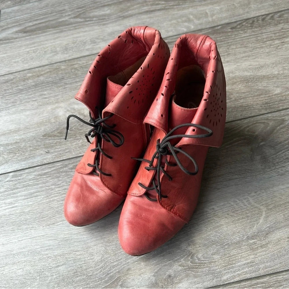 Claudia Laser Cutout Leather Fold Over Cuff Heeled Boots - Picture 3 of 16